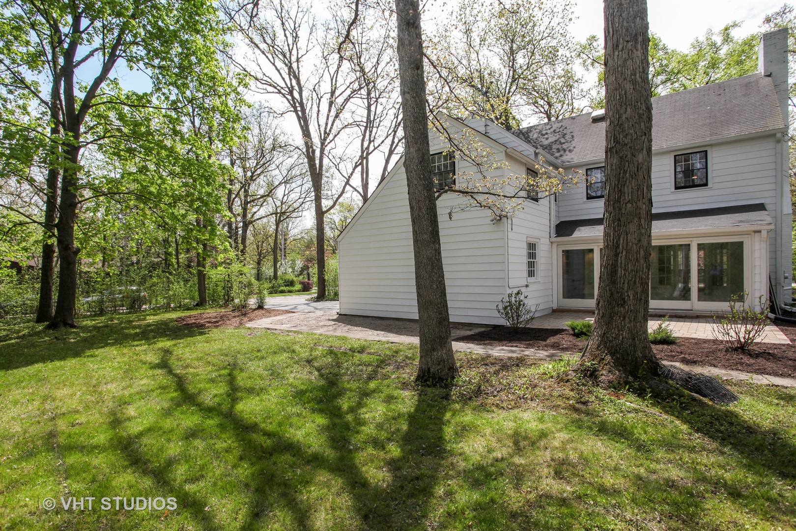 1729 Berkeley Road Highland Park, IL 60035 - Photo 24 of 25 front view of a house with a yard