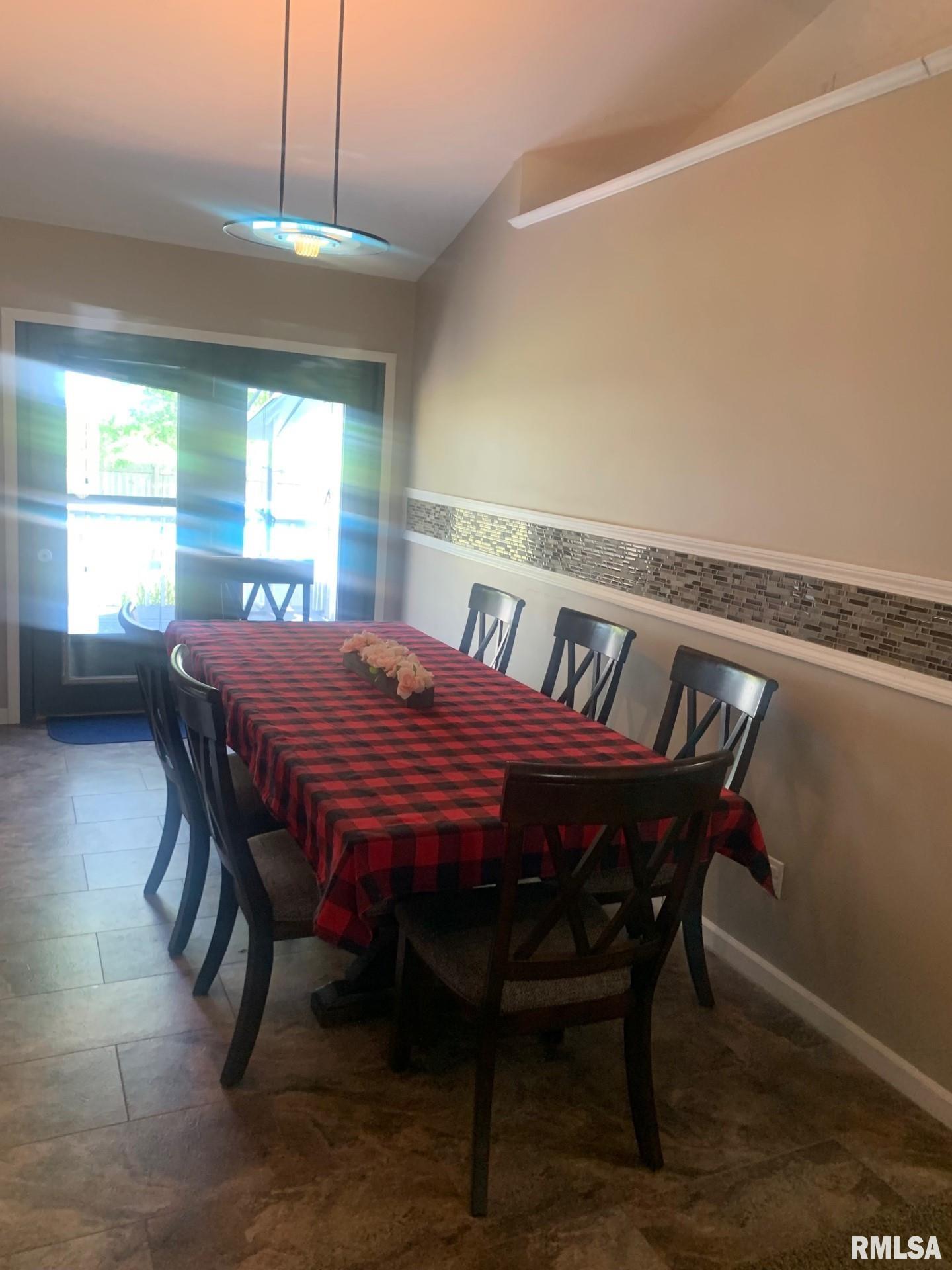 405 West State Street Modesto, IL 62667 - Photo 5 of 45