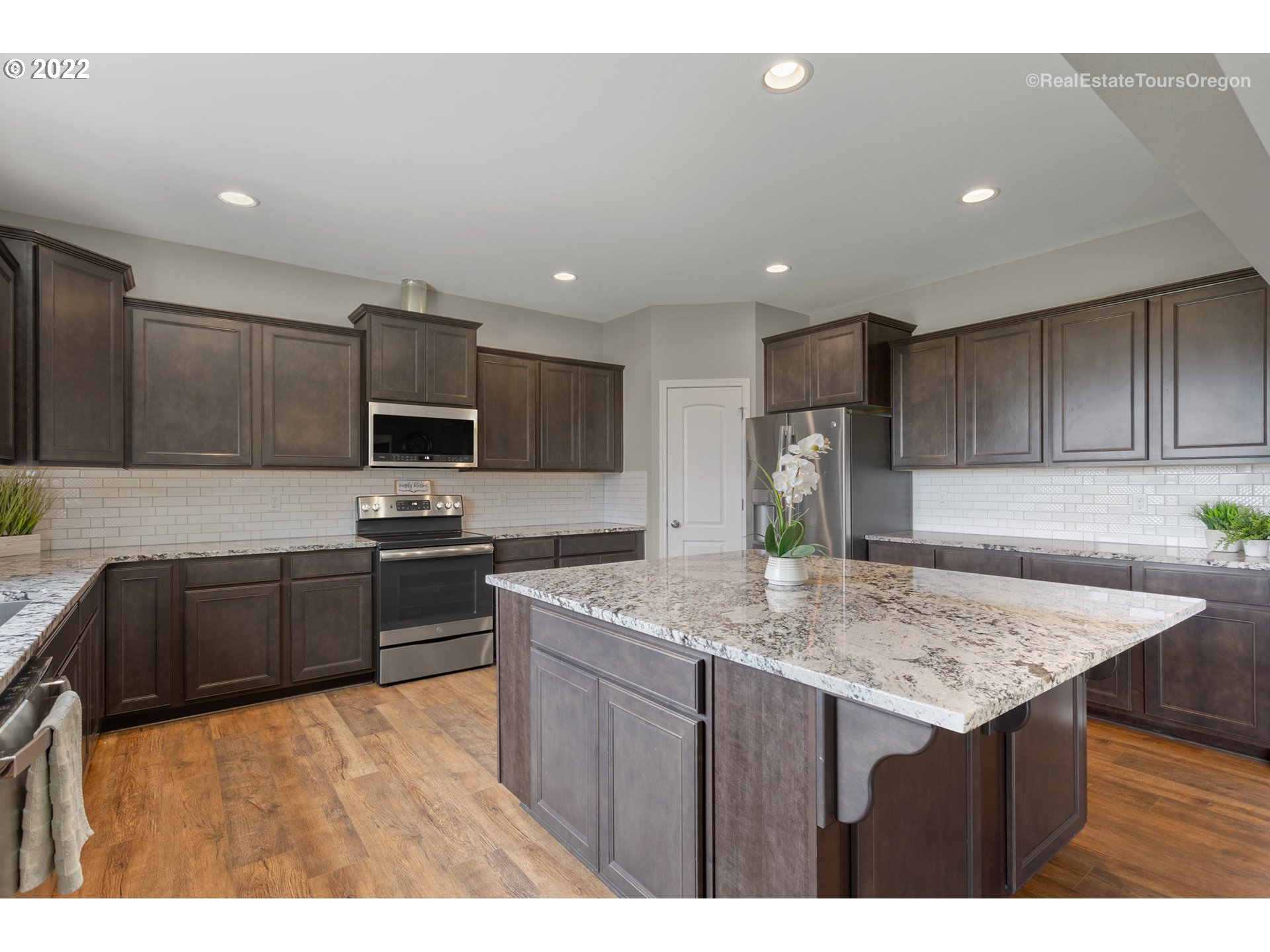 17207 South Carus Road Beavercreek, OR 97004 - Photo 8 of 32 Gallery Image 8