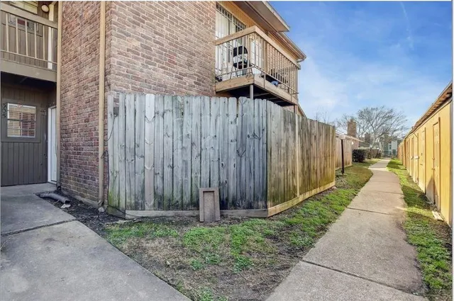 $900 | 9550 Deering Drive, Unit 305, Houston, TX 77036