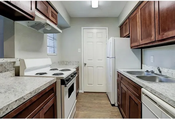 $900 | 9550 Deering Drive, Unit 305, Houston, TX 77036