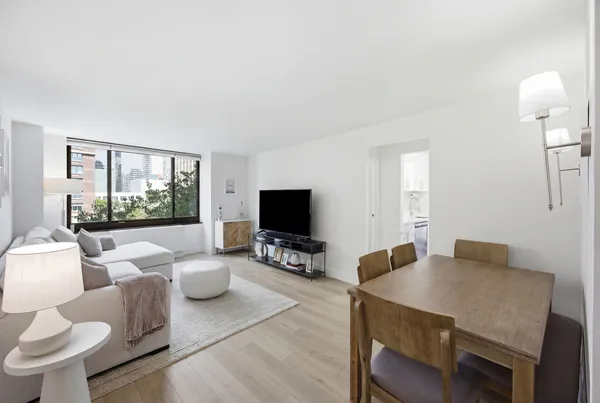 $985,000 | 200 Rector Place, Unit 4U | Battery Park City
