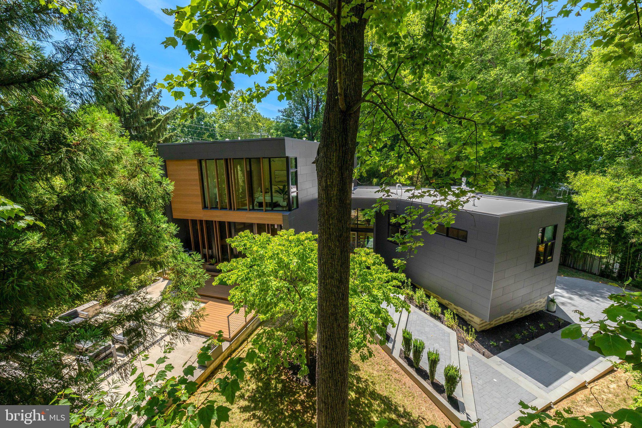 7815 Old Falls Road McLean, VA 22102 - Photo 15 of 129