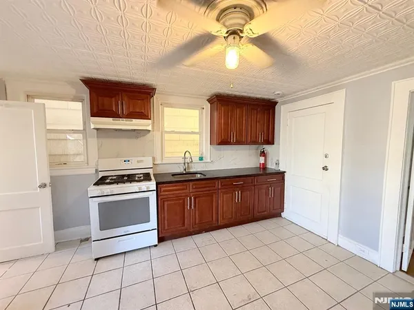 $2,200 | 122 Cross Street, Unit 1, Harrison, NJ 07029