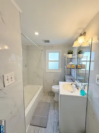 $2,200 | 122 Cross Street, Unit 1, Harrison, NJ 07029