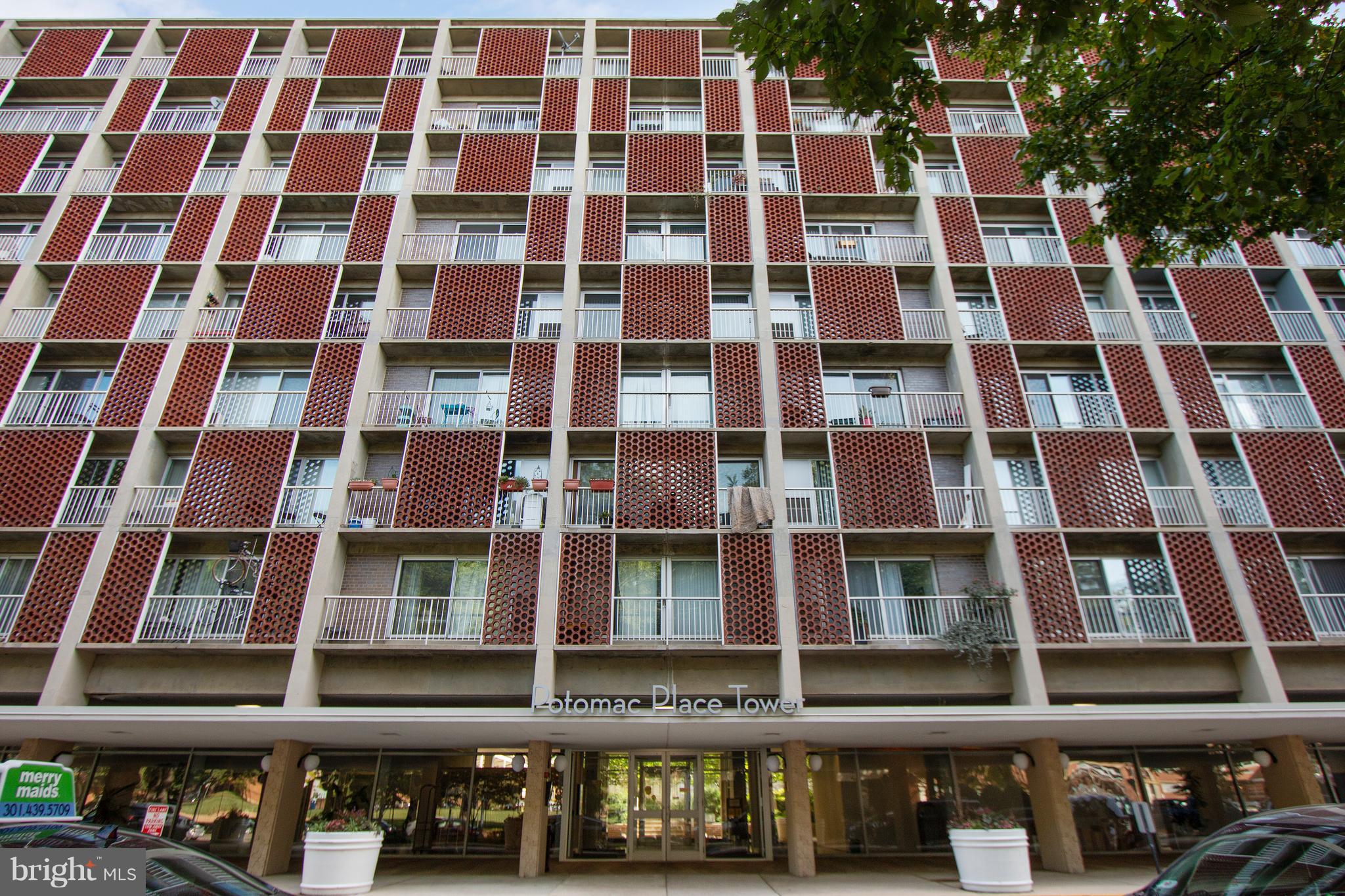 800 4th Street Southwest, Unit S403 Washington, DC 20024 - Photo 2 of 25 Main entrance