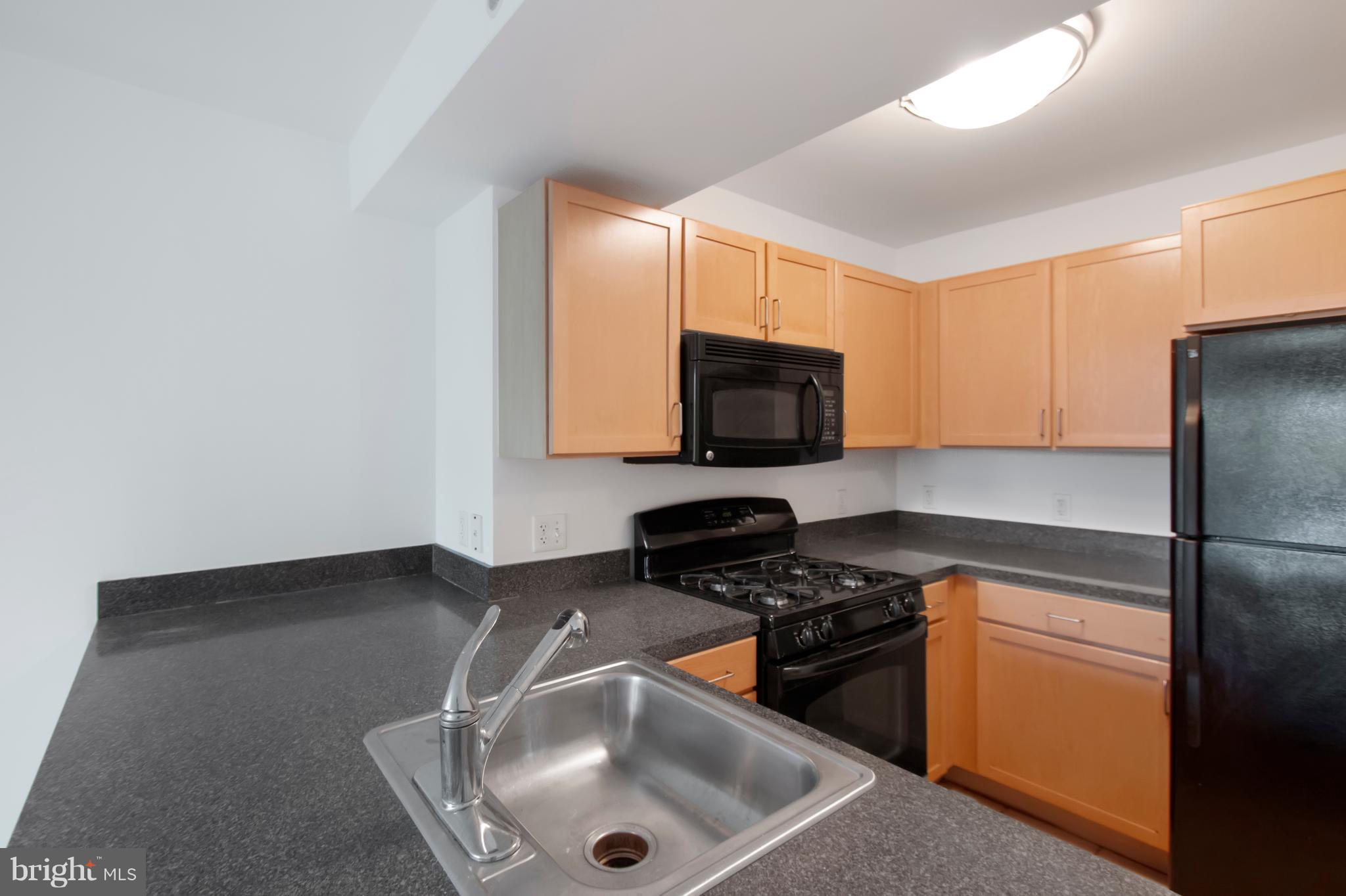 800 4th Street Southwest, Unit S403 Washington, DC 20024 - Photo 11 of 25 Well appointed kitchen