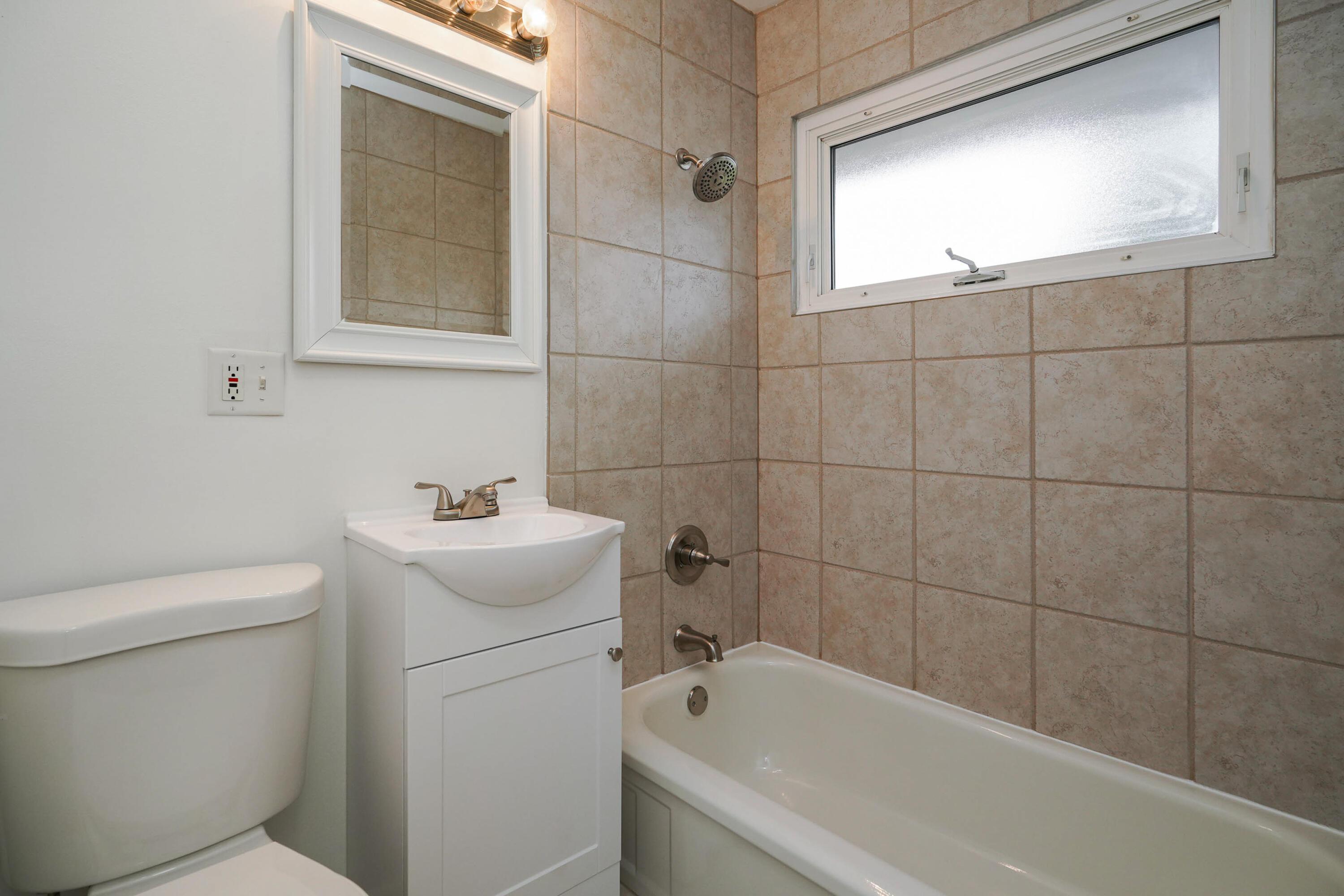 2557 Bristol Road Columbus, OH 43221 - Photo 18 of 23 Full Bath