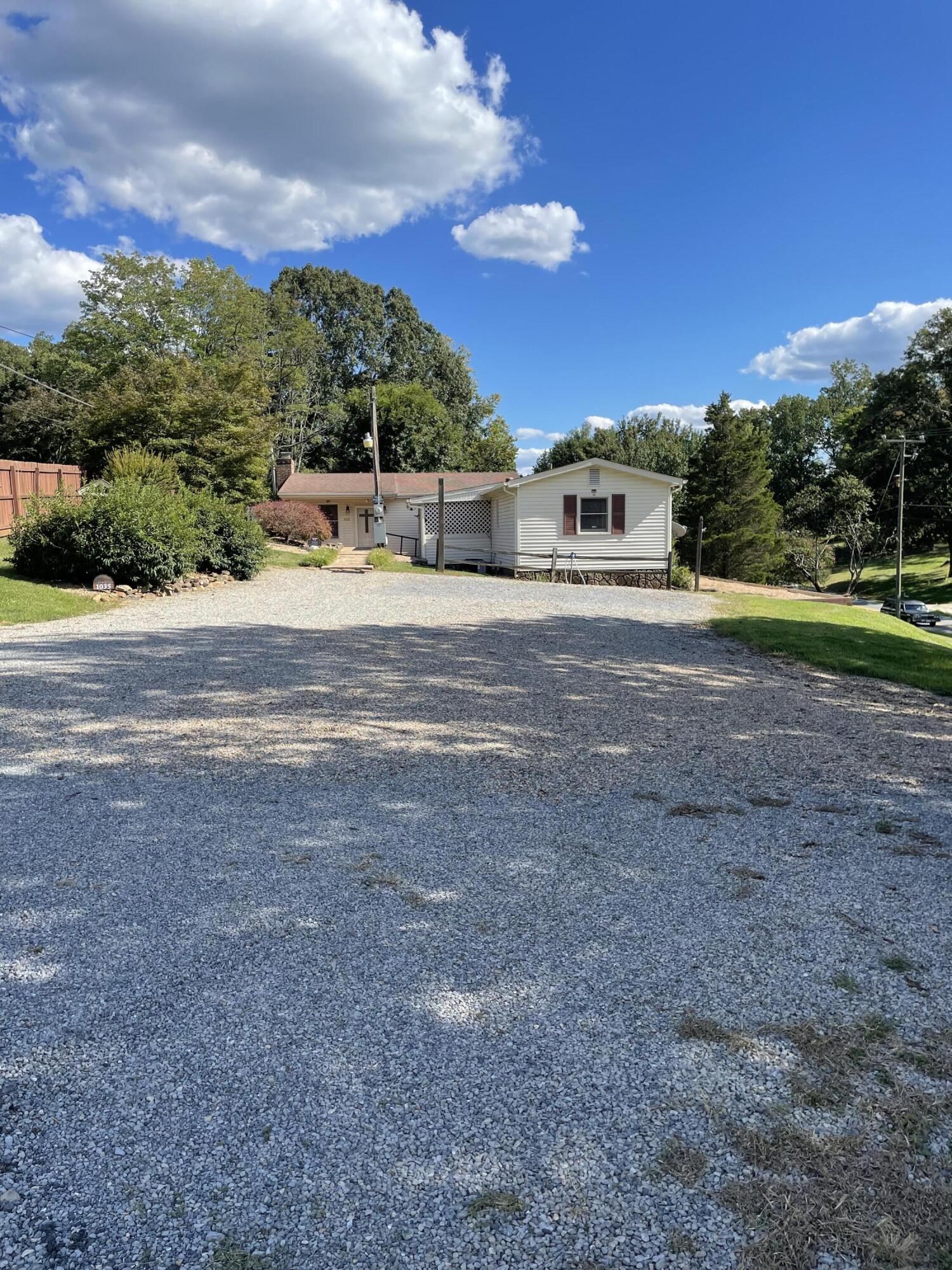 1035 Oyler Road Hardy, VA 24101 - Photo 37 of 70 driveway