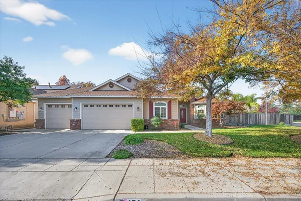 $700,000 | 174 North Lind Avenue, Clovis, CA 93612