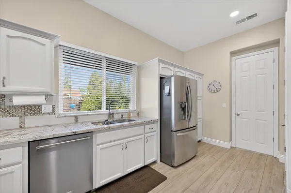 $700,000 | 174 North Lind Avenue, Clovis, CA 93612