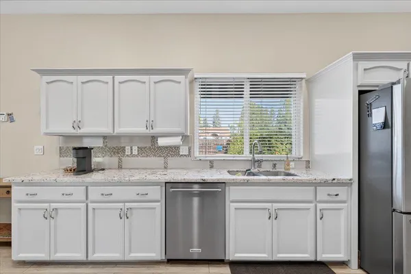 $700,000 | 174 North Lind Avenue, Clovis, CA 93612