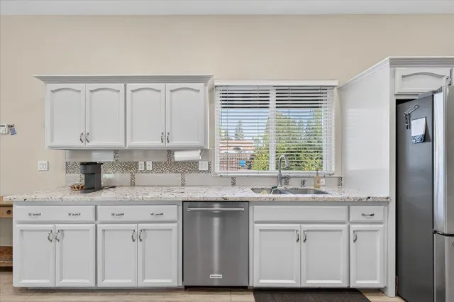 $699,000 | 174 North Lind Avenue, Clovis, CA 93612