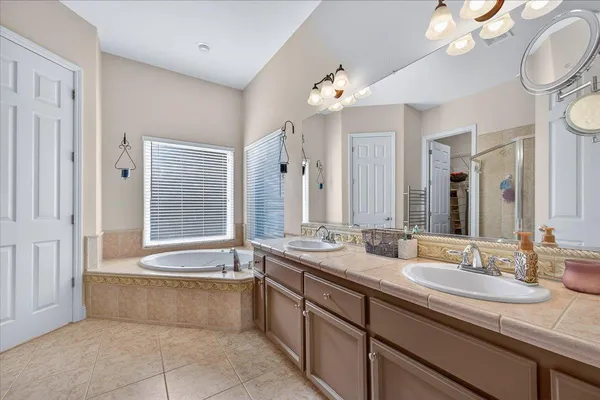 $700,000 | 174 North Lind Avenue, Clovis, CA 93612