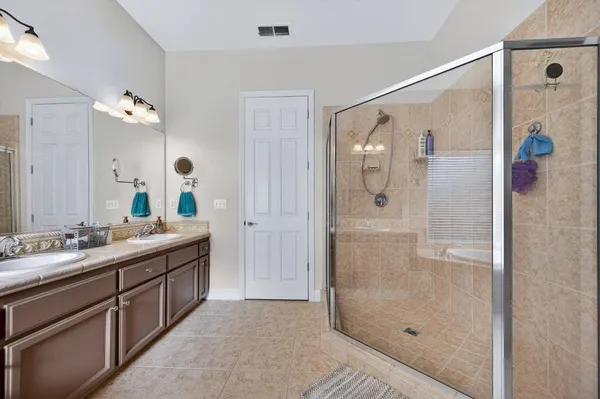 $700,000 | 174 North Lind Avenue, Clovis, CA 93612