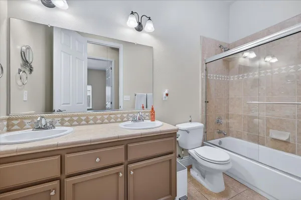 $700,000 | 174 North Lind Avenue, Clovis, CA 93612