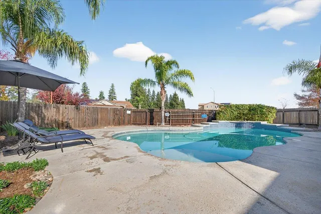 $699,000 | 174 North Lind Avenue, Clovis, CA 93612