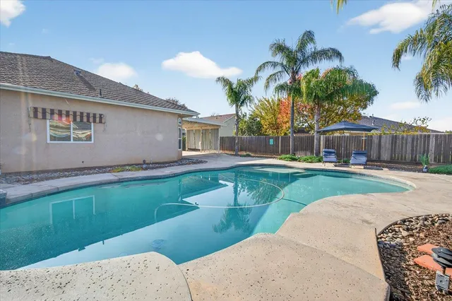 $699,000 | 174 North Lind Avenue, Clovis, CA 93612