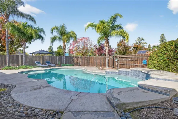 $700,000 | 174 North Lind Avenue, Clovis, CA 93612