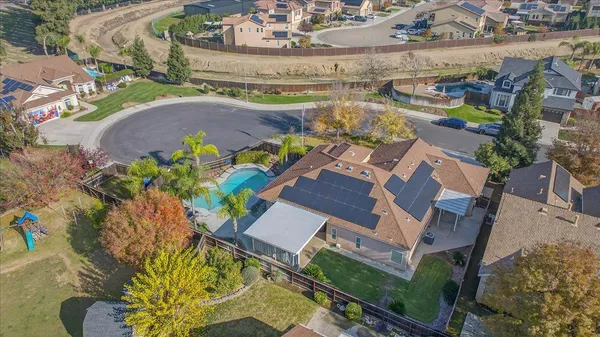 $700,000 | 174 North Lind Avenue, Clovis, CA 93612