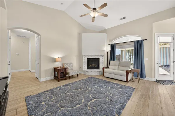 $700,000 | 174 North Lind Avenue, Clovis, CA 93612