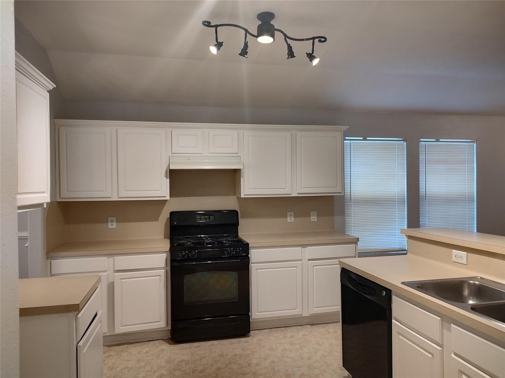 12618 Roxdale Ridge Drive Houston, TX 77044 - Photo 3 of 7