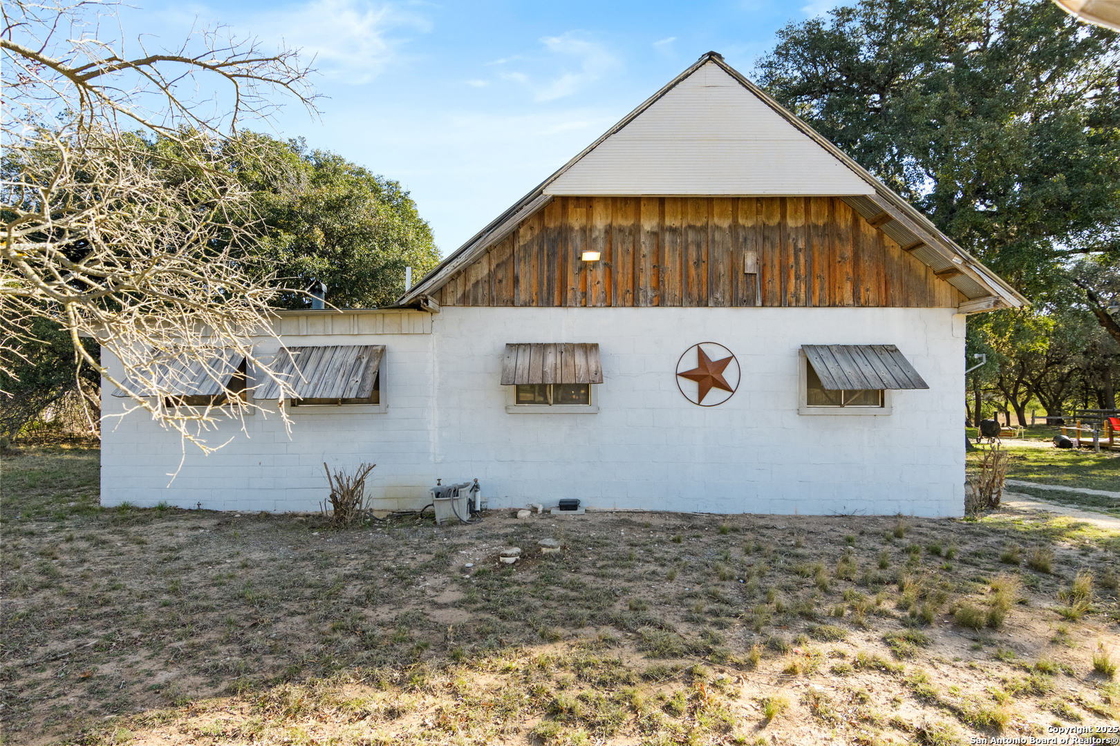62 Turkey Trot Uvalde, TX 78801 - Photo 19 of 39 a view of a house with backyard