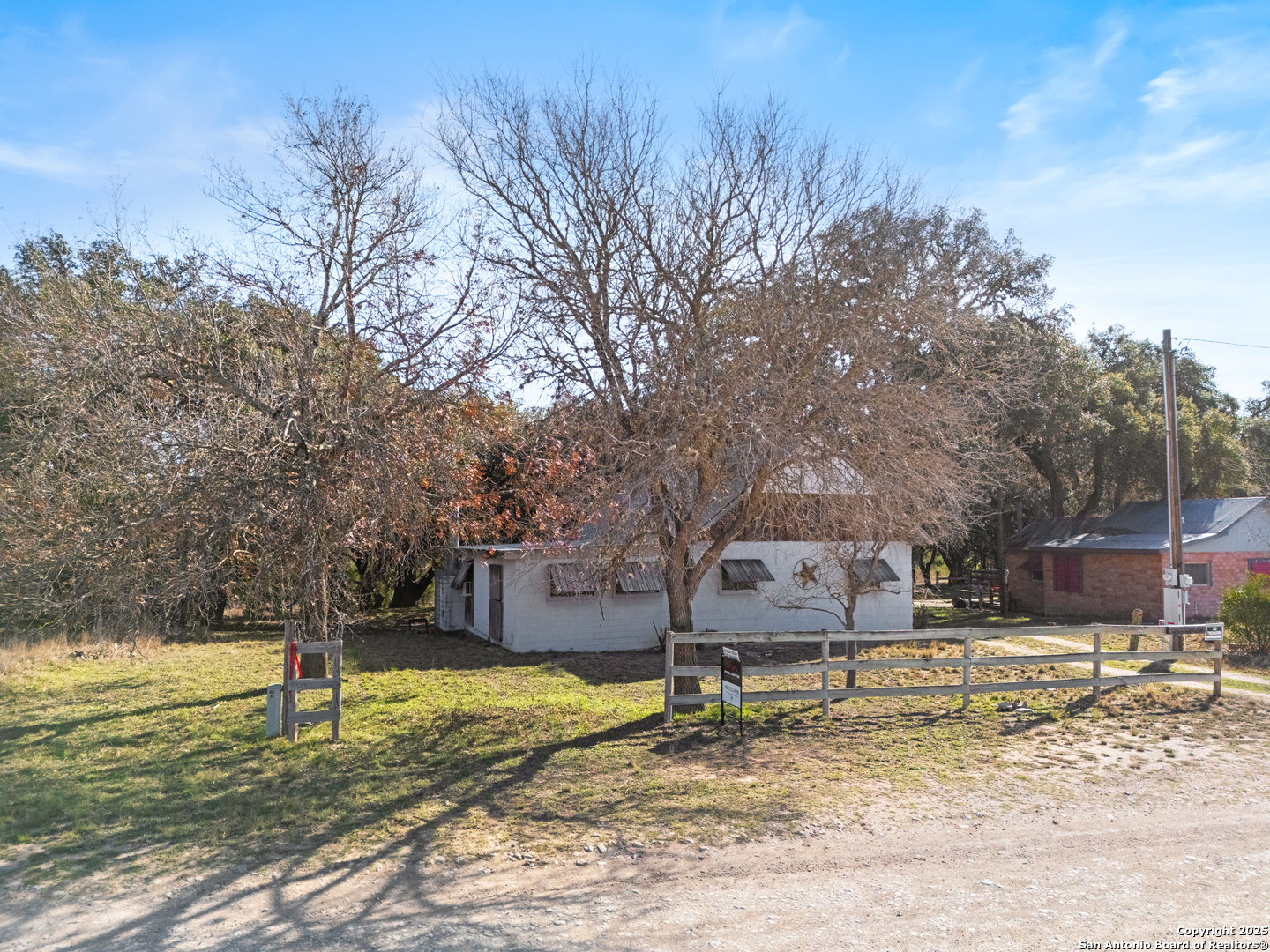 62 Turkey Trot Uvalde, TX 78801 - Photo 30 of 39 a house with trees in the background