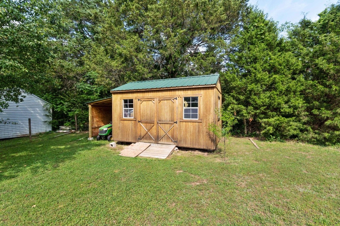 5895 Murfreesboro Road Lebanon, TN 37090 - Photo 28 of 31 a view of a backyard with a sitting area