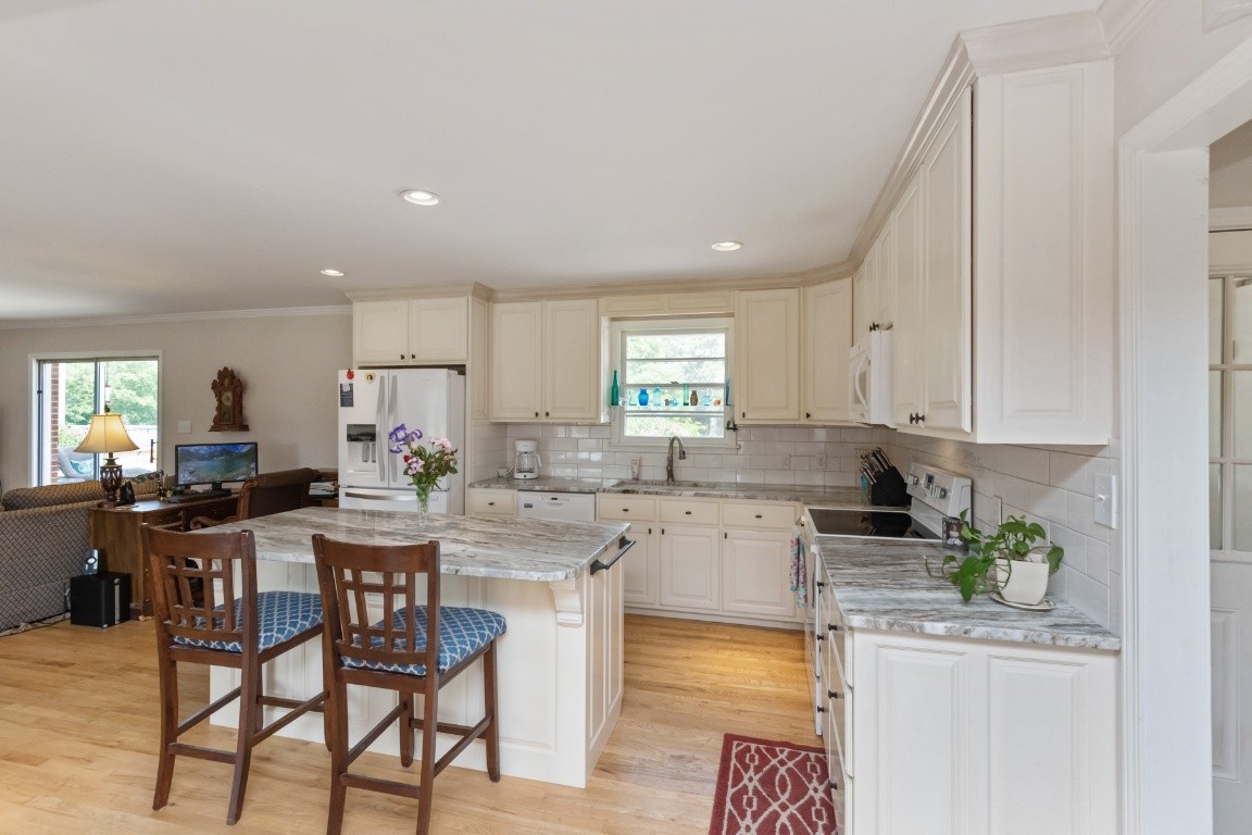 5895 Murfreesboro Road Lebanon, TN 37090 - Photo 6 of 31 a kitchen with a table and chairs in it