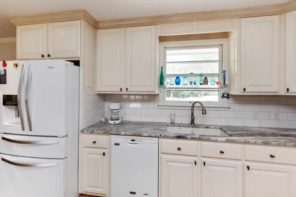 5895 Murfreesboro Road Lebanon, TN 37090 - Photo 8 of 31 a kitchen with appliances cabinets and a window