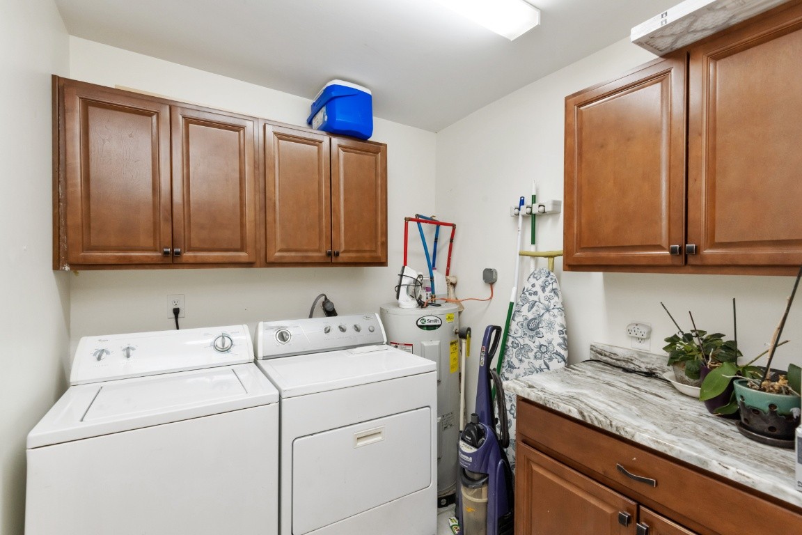 5895 Murfreesboro Road Lebanon, TN 37090 - Photo 10 of 31 a view of washer and dryer with kitchen countertops