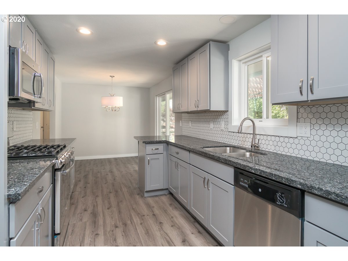 15039 South Henrici Road Oregon City, OR 97045 - Photo 11 of 32 Gallery Image 11