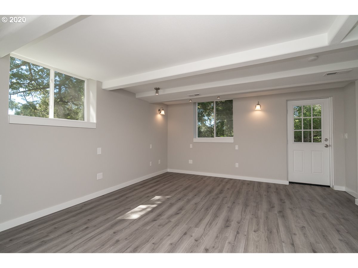 15039 South Henrici Road Oregon City, OR 97045 - Photo 12 of 32 Gallery Image 12