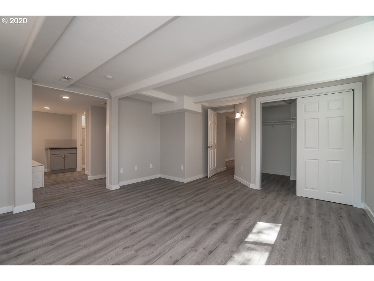15039 South Henrici Road Oregon City, OR 97045 - Photo 13 of 32 Gallery Image 13