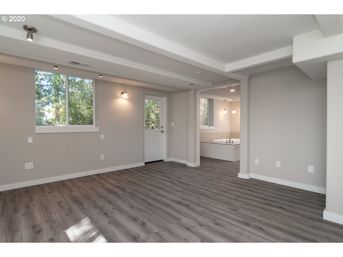 15039 South Henrici Road Oregon City, OR 97045 - Photo 14 of 32 Gallery Image 14