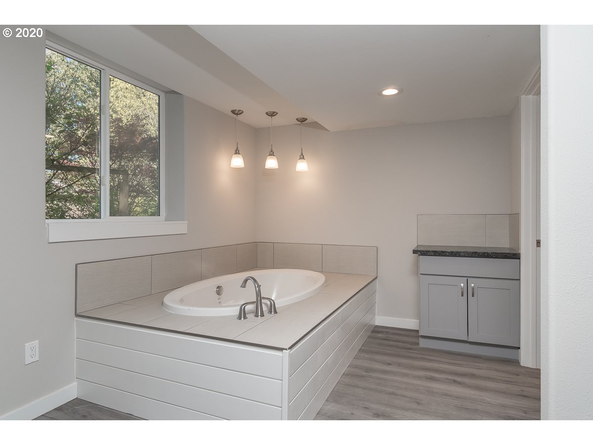 15039 South Henrici Road Oregon City, OR 97045 - Photo 15 of 32 Gallery Image 15