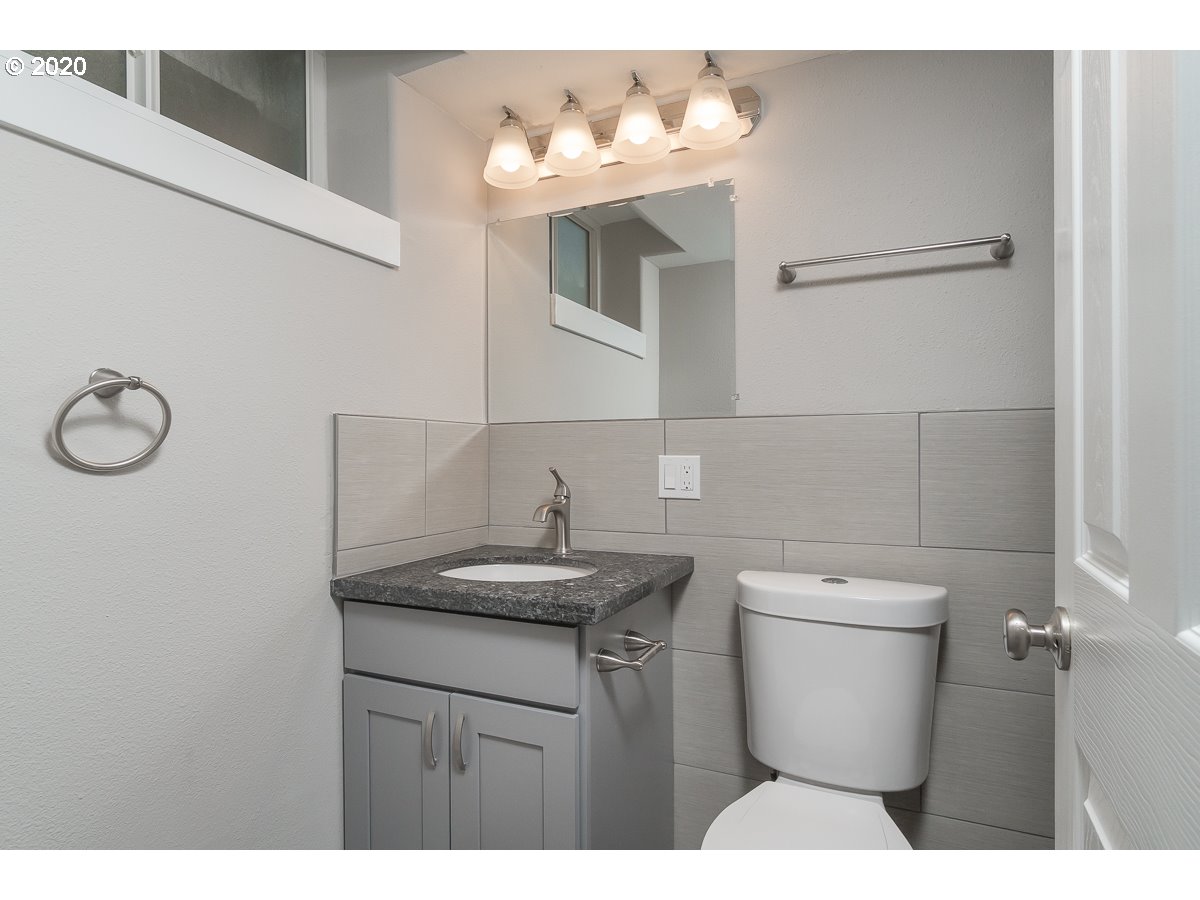 15039 South Henrici Road Oregon City, OR 97045 - Photo 16 of 32 Gallery Image 16