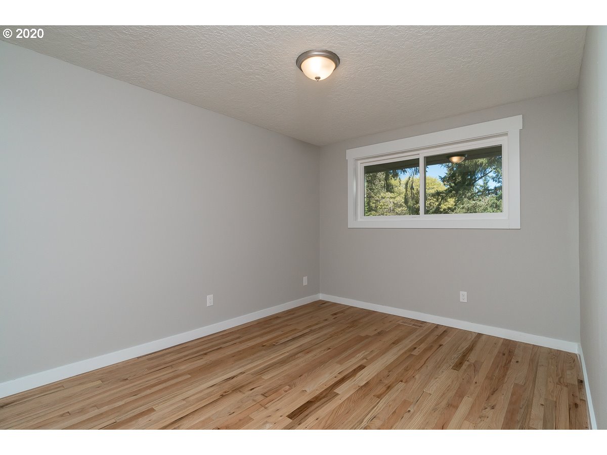 15039 South Henrici Road Oregon City, OR 97045 - Photo 18 of 32 Gallery Image 18