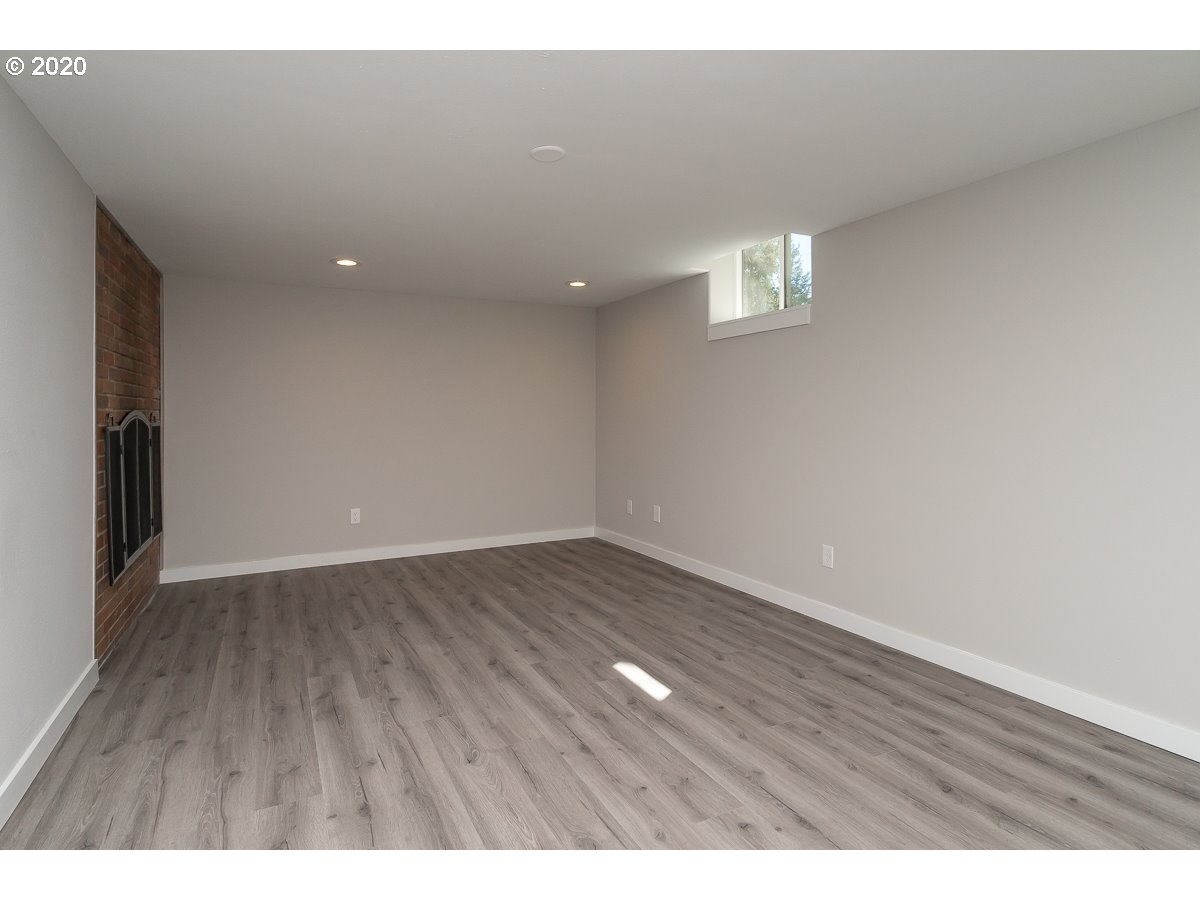 15039 South Henrici Road Oregon City, OR 97045 - Photo 25 of 32 Gallery Image 25