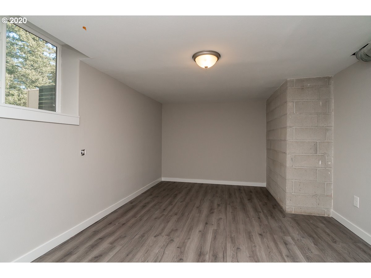 15039 South Henrici Road Oregon City, OR 97045 - Photo 27 of 32 Gallery Image 27