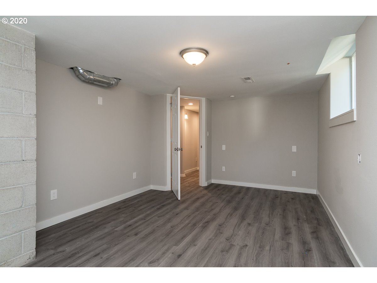15039 South Henrici Road Oregon City, OR 97045 - Photo 28 of 32 Gallery Image 28