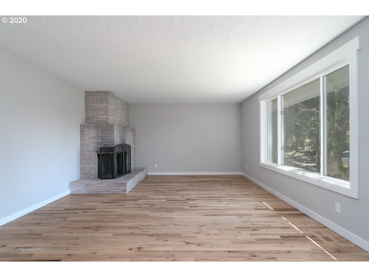 15039 South Henrici Road Oregon City, OR 97045 - Photo 5 of 32 Gallery Image 5