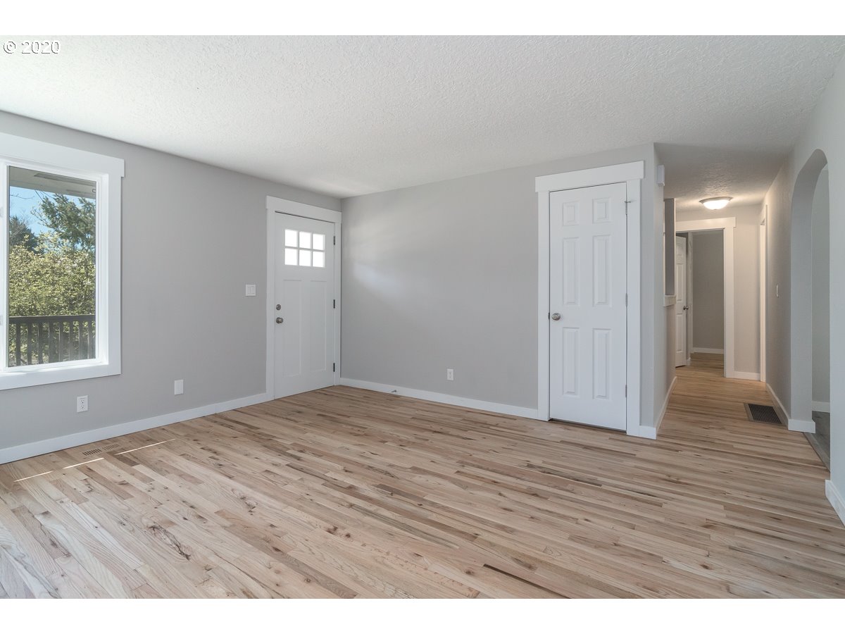 15039 South Henrici Road Oregon City, OR 97045 - Photo 7 of 32 Gallery Image 7