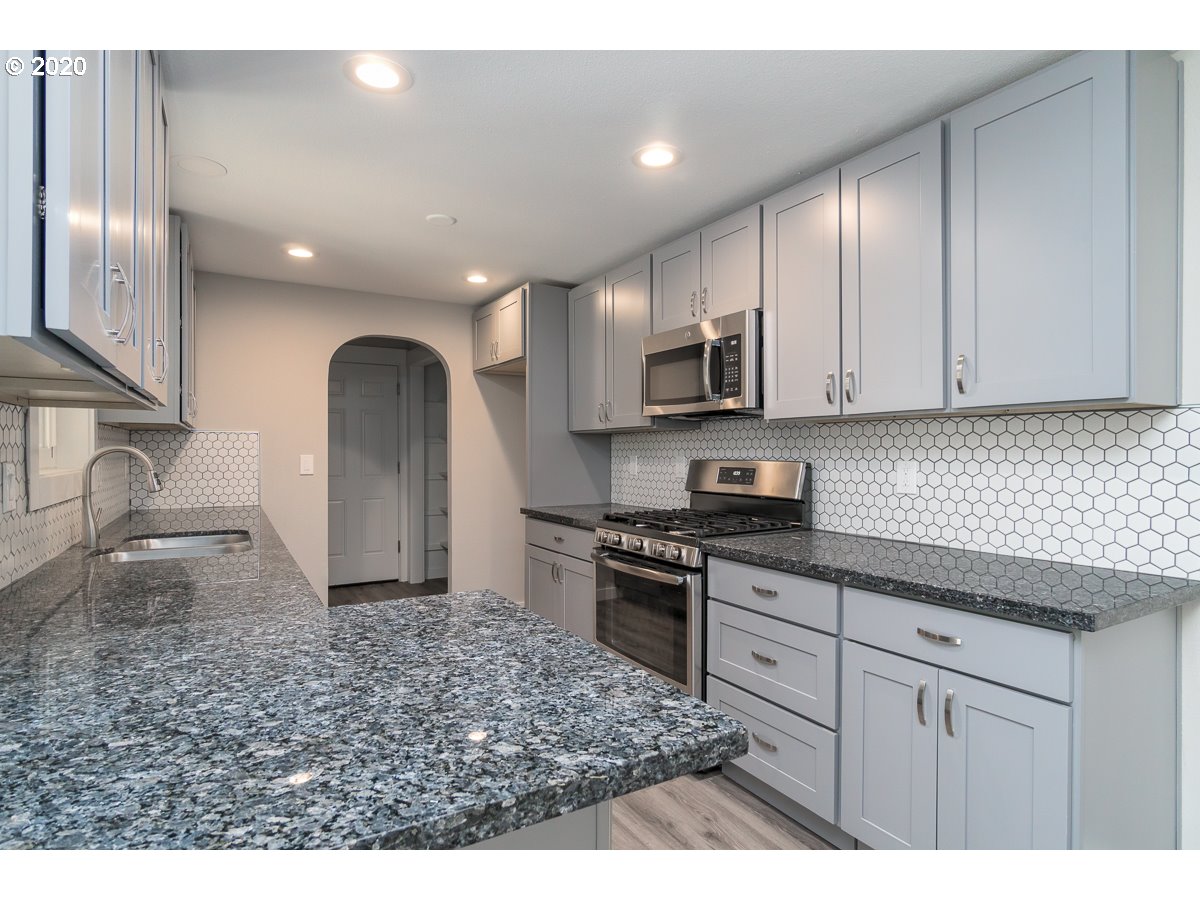 15039 South Henrici Road Oregon City, OR 97045 - Photo 10 of 32 Gallery Image 10