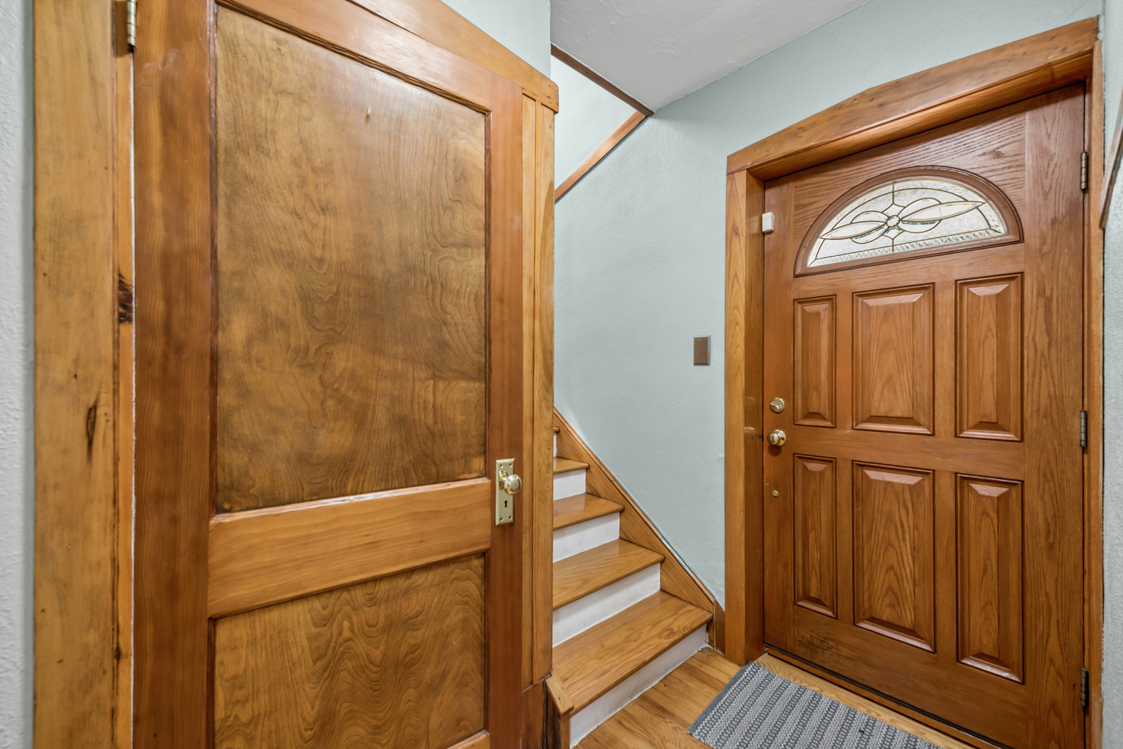 192 Waubansee Road Riverside, IL 60546 - Photo 3 of 31