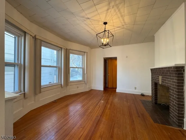 $2,350 | 4 Claremont Place, Unit 1, Montclair, NJ 07042