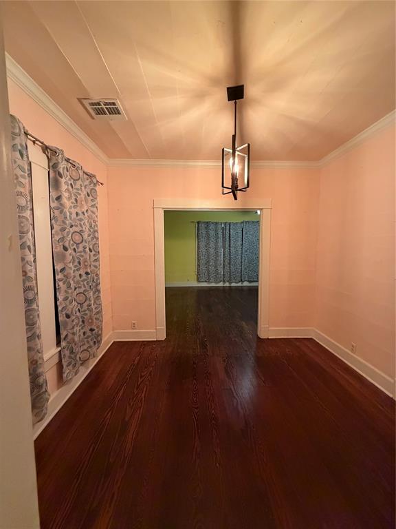 821 Ward Street Marlin, TX 76661 - Photo 19 of 22 a view of a livingroom with wooden floor
