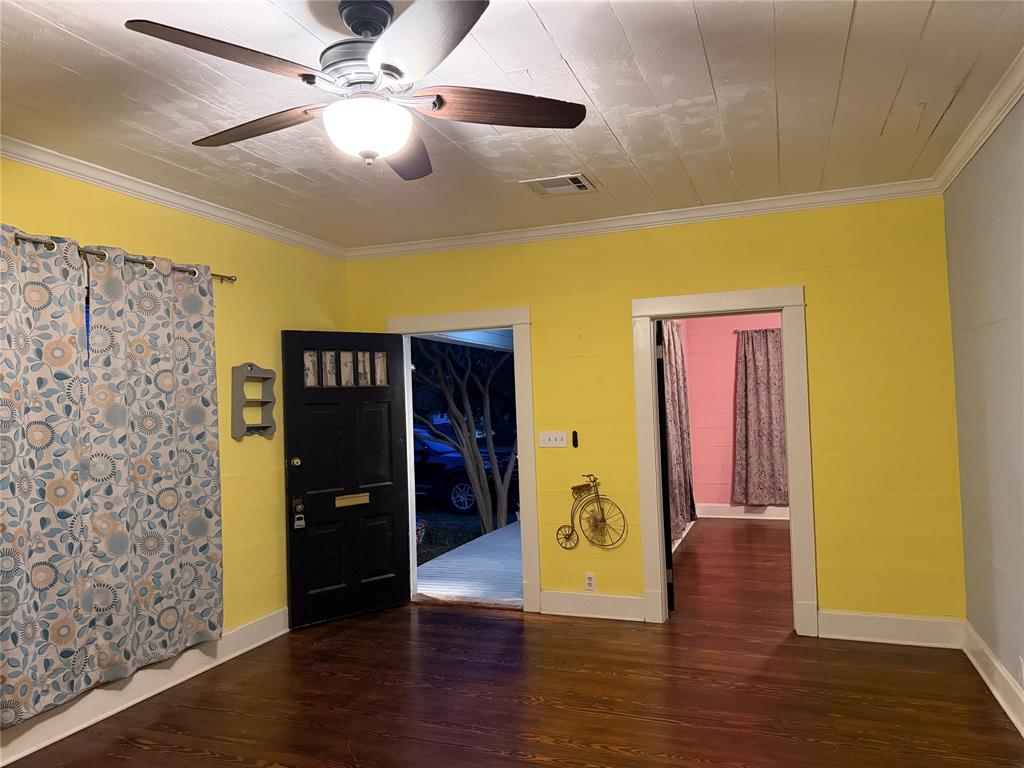 821 Ward Street Marlin, TX 76661 - Photo 6 of 22 a view of a livingroom with wooden floor