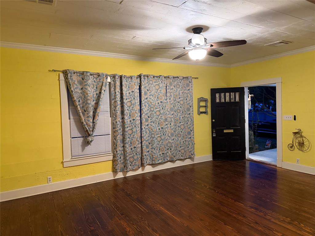821 Ward Street Marlin, TX 76661 - Photo 8 of 22 a view of a livingroom with wooden floor
